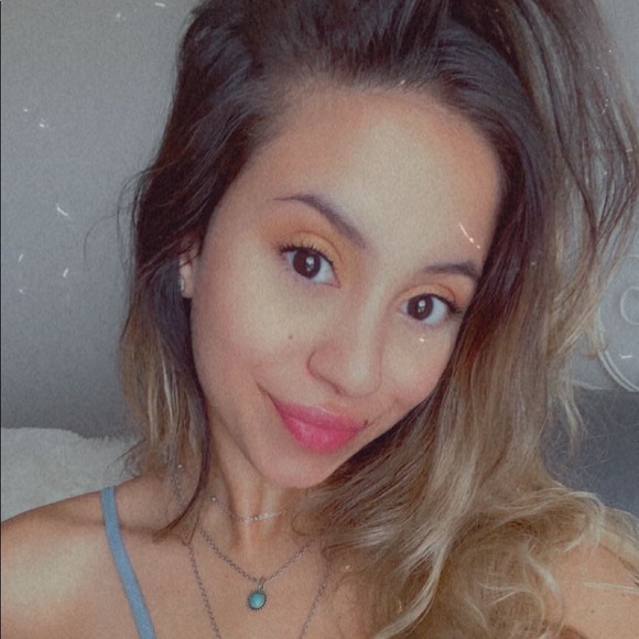 Poshmark Bio 👇🏼 - Picture 1 of 1